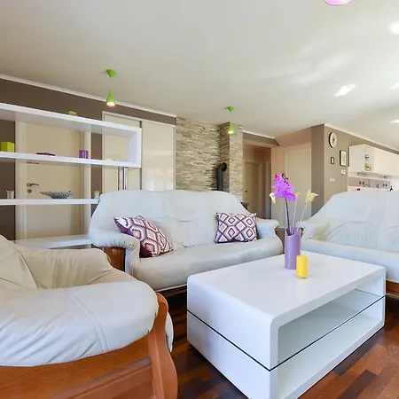 Sima- Luxury With Private Pool