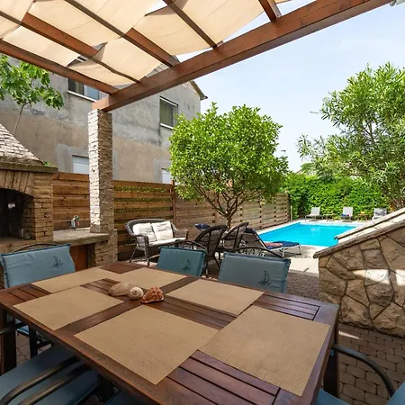 Sima- Luxury With Private Pool Apartmán Zadar