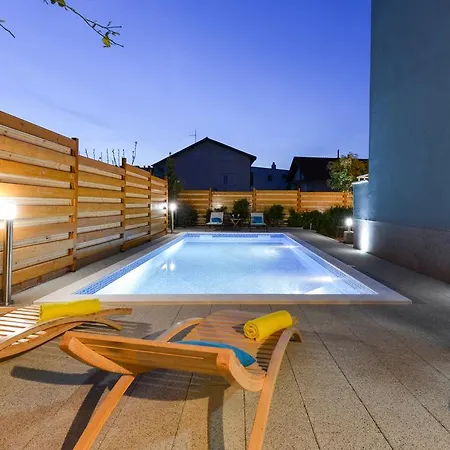 Sima- Luxury With Private Pool