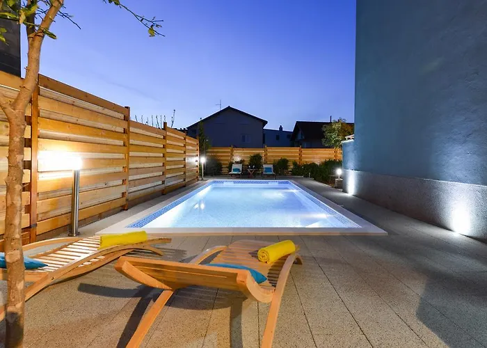 Sima- Luxury With Private Pool